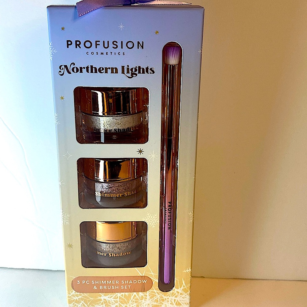 NEW 3 PIECE PROFUSION COSMETICS SET